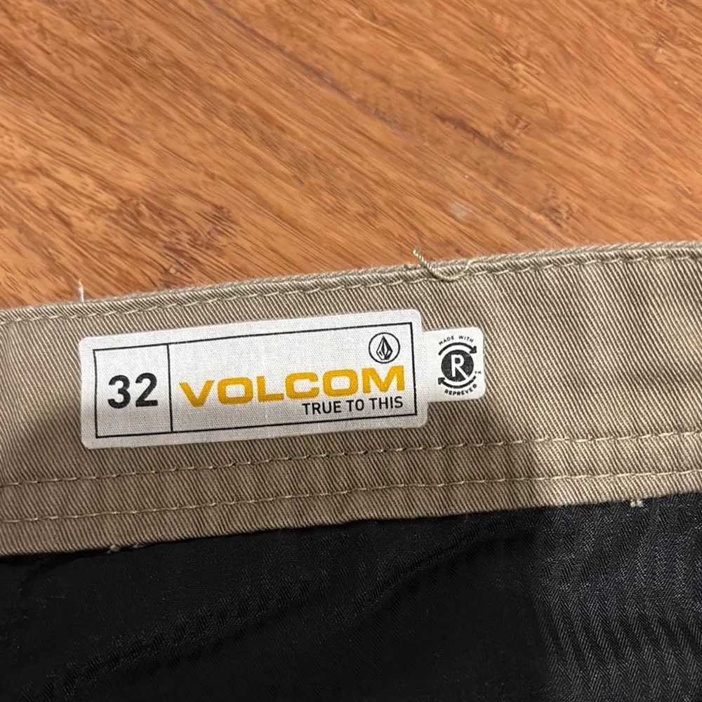 Volcom Tan Flat Front Shorts Casual Style - Picture 2 of 4